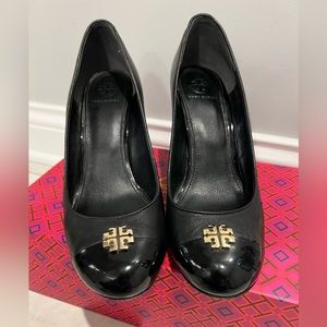 Tory Burch Wedge Heels Black Gold Rounded Toe